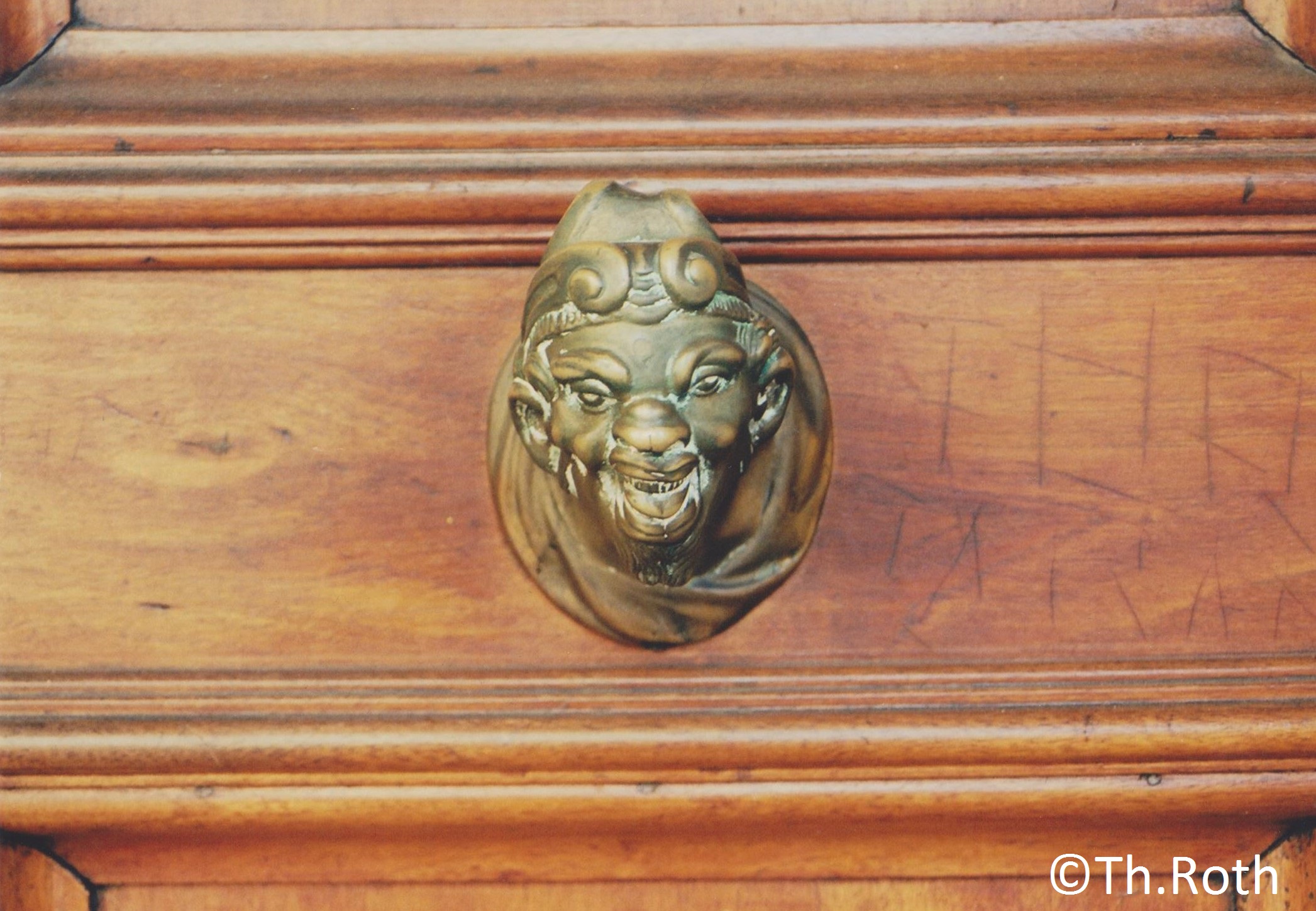 doorknocker-01